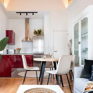 Familiar Nuevo De Diseno En La Mejor Zona De Triana, Parking Included Apartamento